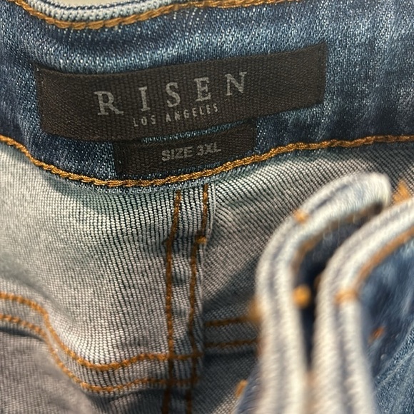 Risen Distressed Cuffed Cutie Jean Shorts NWT - Picture 5 of 5